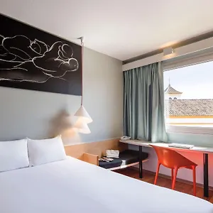  Отель Ibis